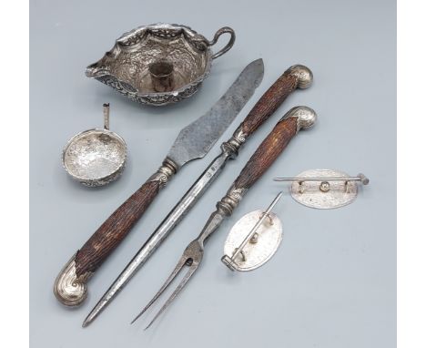 A Sheffield silver mounted horn handled carving set, Sheffield 1893/94, makers mark HH, together with a white metal coin set 