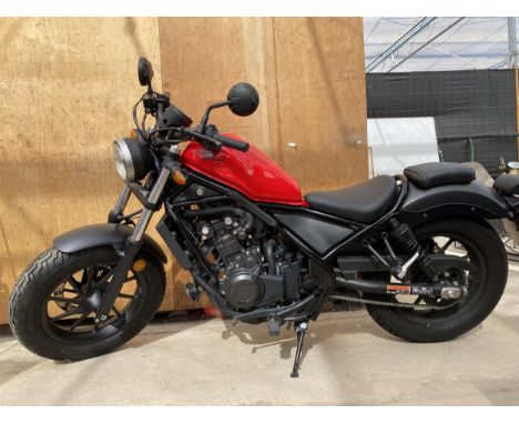 A 2018 HONDA REBEL MOTORCYCLE. 500 CC, ON A V5, ONLY 629 MILES AT TIME OF CATALOGING. THIS ITEM IS FROM A DECEASED'S ESTATE A