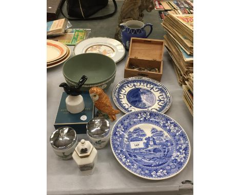 A COLLECTION OF ITEMS TO INCLUDE WEDGWOOD JASPER WARE, ROYAL WORCESTER EGG CODDLERS, BESWICK OWL, ETC 