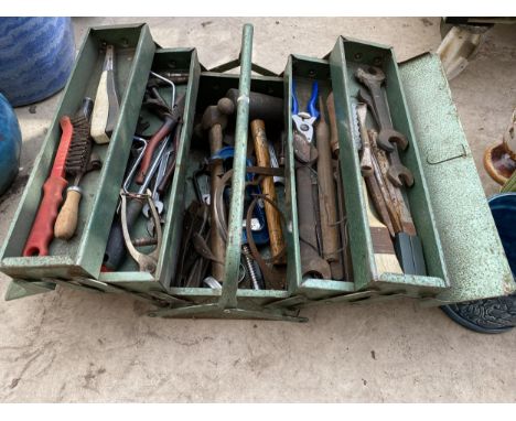 A METAL TOOL BOX CONTAINING AN ASSORTMENT OF HAND TOOLS TO INCLUDE A G CLAMP, STILSONS AND SPANNERS ETC 