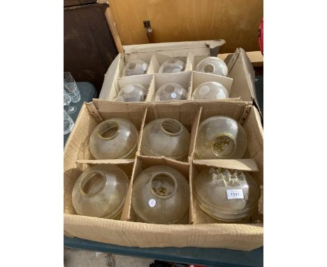 AN ASSORTMENT OF RETRO GLASS LIGHT SHADES 