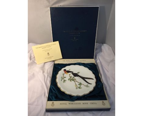 A BOXED ROYAL WORCESTER PLATE LIMITED EDITION 1977 BIRDS OF DOROTHY DOUGHTY 