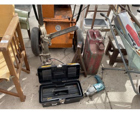 AN ASSORTMENT OF VINTAGE ITEMS TO INCLUDE AN AXEL STAND, AN ELECTRIC DRILL AND A JERRY CAN ETC 