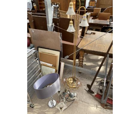 AN ASSORTMENT OF LIGHT FITTINGS AND LAMPS 