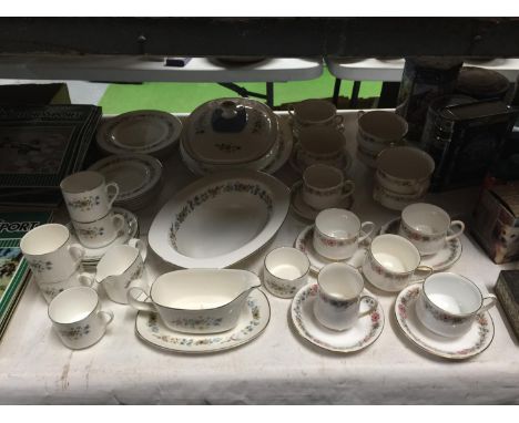 A QUANTITY OF ROYAL DOULTON CHINA 'PASTORALE' TO INCLUDE CUPS, SAUCERS, TUREEN, SERVING DISH, PLATES, ETC, PLUS A QUANTITY OF
