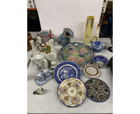 A QUANTITY OF CERAMIC ITEMS TO INCLUDE PLATES, FIGURES, VASES, ETC 