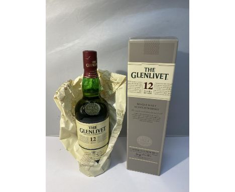 A 70CL BOTTLE OF THE GLENLIVET SINGLE MALT SCOTCH WHISKY 40% VOL AGED 12 YEARS IN BOX 