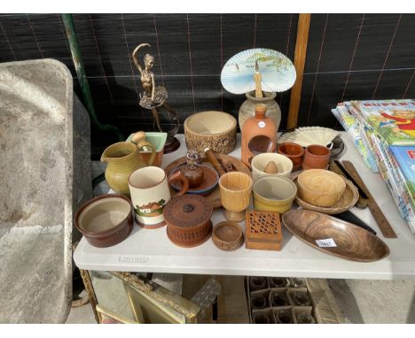 AN ECLECTIC ASSORTMENT OF ITEMS TO INCLUDE CARVED TREEN BOWLS, CERAMIC JUGS AND A RESIN FIGURE OF A BALLERINA ETC 