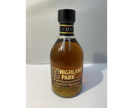 A 75CL BOTTLE OF 12 YEAR OLD HIGHLAND PARK SINGLE MALT SCOTCH WHISKY 40% VOL, THIS IS BELIEVED TO BE THEIR 1980'S CLASSIC DUM