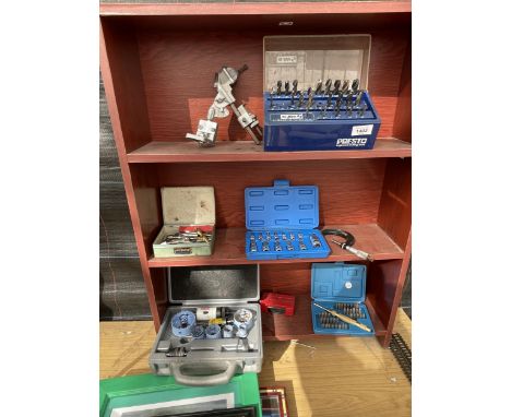 AN ASSORTMENT OF ENGINEERS TOOLS TO INCLUDE DRILL BITS, SOCKETS AND LETTER PUNCHES ETC 
