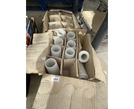 AN ASSORTMENT OF RETRO GLASS LIGHT SHADES 