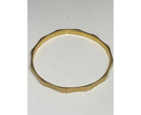 A MARKED 9 CARAT GOLD BANGLE GROSS WEIGHT 8.9 GRAMS 
