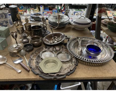 A QUANTITY OF SILVER PLATED ITEMS TO INCLUDE, GOBLETS, CANDLEABRA, PLATES, POTS, ETC 