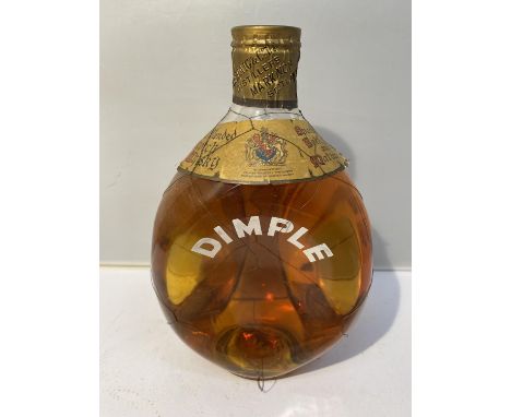 A BOTTLE OF DIMPLE OLD BLENDED SCOTCH WHISKY 
