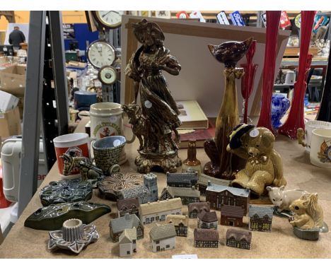 A COLLECTION OF ITEMS TO INCLUDE MINIATURE WADE COTTAGES, METAL STATUETTE OF A LADY, CERAMIC CAT, ETC 