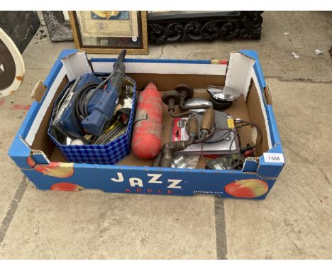 AN ASSORTMENT OF TOOLS TO INCLUDE BRACE DRILLS, A SANDER AND DRILL BITS ETC 