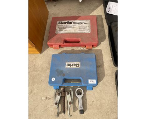 AN ASSORTMENT OF TOOLS TO INCLUDE CLARKE BEARING PULLER SETS ETC 
