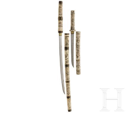 Walbein-Wakizashi und -Tanto, Japan, um 1890  Wakizashi mit einfacher, in der Tsuka verleimter Klinge. Die komplette Montieru