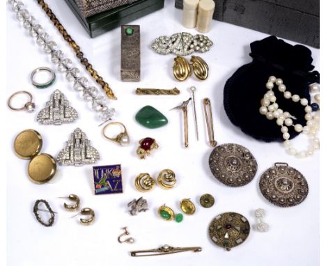 Collection of various jewellery  including Art Deco clips and brooch, pheasant brooch, pearl ring, jade ring, various gold ea