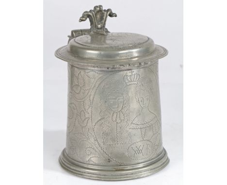 The straight-sided drum designed with a bust portrait of King William III and Mary II, below a crown and entwined cypher 'W/M