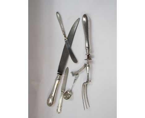 Mixed silver flatware including sugar spoon, knife and carvers (5)
