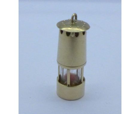 A 9ct gold miner's lamp charm, 2.2g