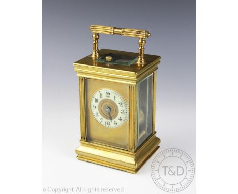An Edwardian lacquered brass repeating brass carriage clock, with black Arabic numeral dial, twin barrel movement, 19.5cm hig