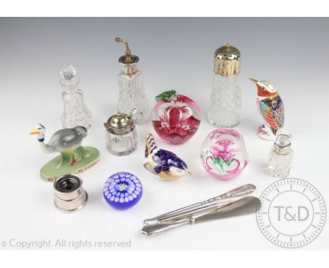 A selection of silver and collectable to include a silver inkwell and liner, 3.5cm high, a silver collared scent bottle, 7cm 