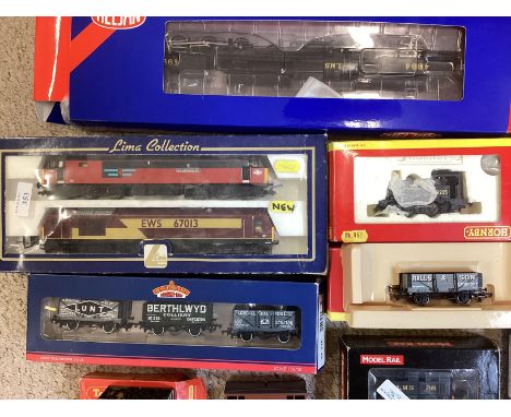 A collection of boxed models Hornby and Lima trains. 00 guage to include R3014 Princess Coronation class&nbsp; 'Duchess of Su