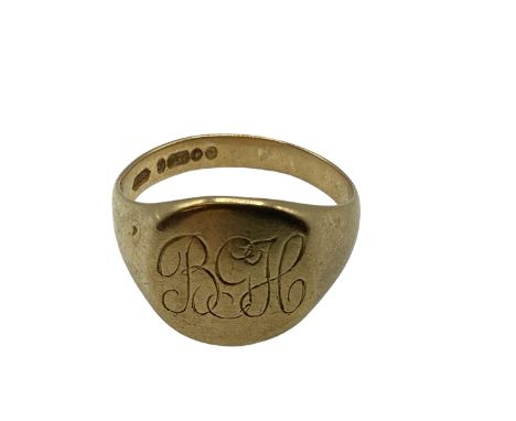 A 9ct gold gentleman's signet ring. Size S. 5.54g. 