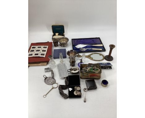 A quantity of mixed misc collectables, to include Ronson lighter, Silver and Tortoishell snuff bo; silver top with fox, bottl