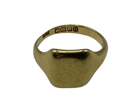 An 18ct gold gentleman's signet ring, vacant cartouche. Size R. 9.00g. 