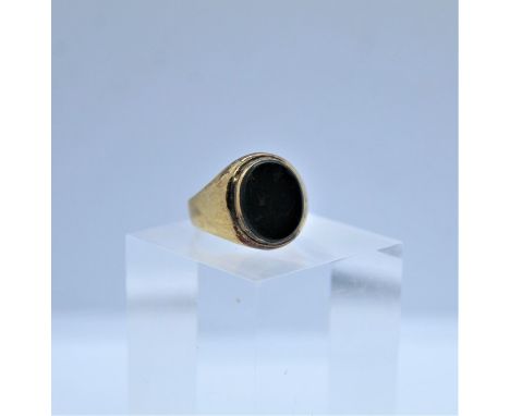 9ct Gold and Agate Gents Ring, Stamped 9, Gross 4.3 Grams, Size K