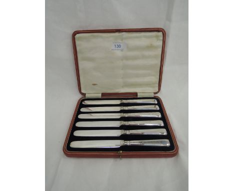 A cased set of silver handled butter knives of plain form, Sheffield 1919, R F Moseley & Co