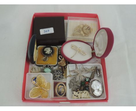 A selection of costume brooches including filligree, cameo, Celtic, diamante, Wedgwood Jasperware etc
