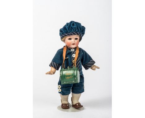 Simon&amp;amp;Halbig-Puppe Biskuit-Porzellan Kopf. Braune Schlafaugen off. Mund oben zwei Zähne. H.: 23 cm. Kleidung und umhä
