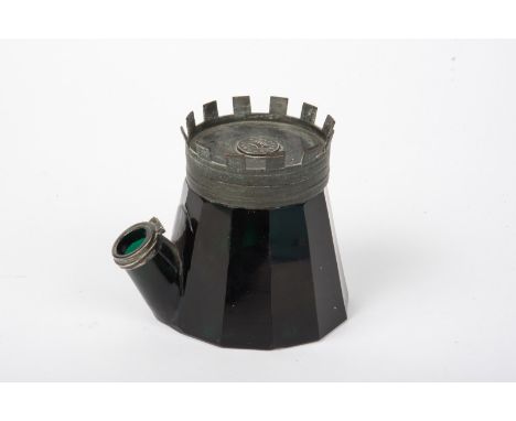 Victorianisches Tintenfass um 1850 (Inkwell). Dunkelgrünes Glas mit aufklappbarem Deckel darunter Fach für Briefmarken. Beili