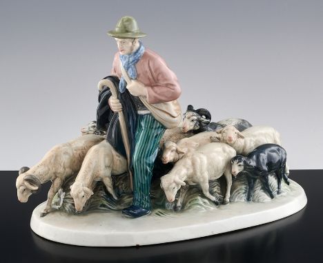 Schäfergruppe. Ovaler Sockel. Unterglasurstaffiert. Bez. M. Hermann Fitz. Fraureuth/Kunstabteilung. Um 1920. L 35 cm.