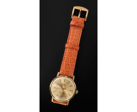 Bucherer Herrenarmbanduhr. Glattes Doublé Schalengehäuse mit Stülpverglasung. Goldfarbenes Zifferblatt bez.: "Officially Cert