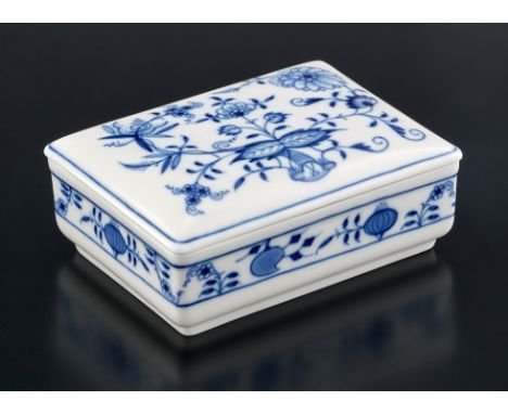 Zwiebelmuster Dose. Rechteckig. Blaue Schwertermarke Meissen. 2.H. 19. Jh. L 27 cm