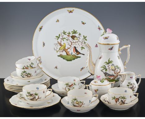 Kaffeeservice für 6 Personen. Sechs Gedecke, Kaffeekern, Kuchenplatte. Dekor Rothschild-Herend