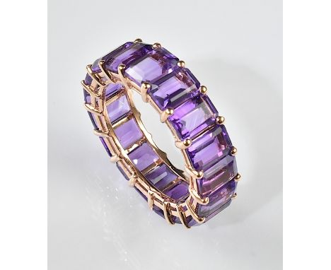 Amethyst-Memory-Ring. Oktagonal geschliffene Amethyste. 7,80 ct. 18 ct. Ringgröße 55