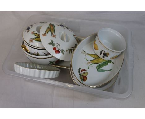 Quantity of mainly Worcester Evesham dinnerware