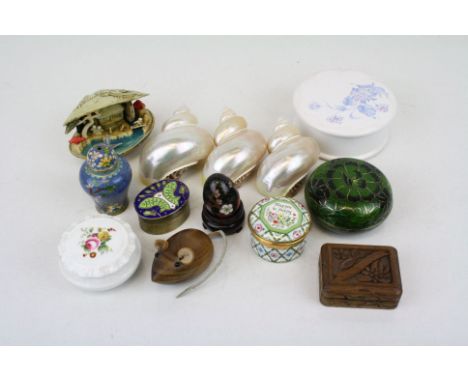Mixed items to include cloisonne egg on stand, cloisonne trinket box, Bilston and Battersea enamels 20th century trinket box,