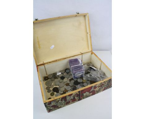 Decoupage box containing loose mixed coins to include pre and post decimal, sixpences, foreign coins etc