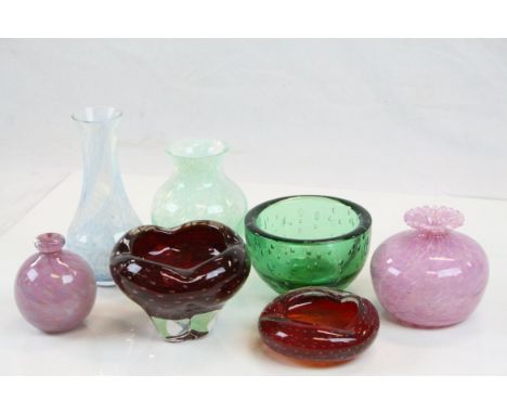 Collection of glassware to include Whitefriars ruby tooth bowl, Mdina pink glass vase, Guernsey Studio art glass and others