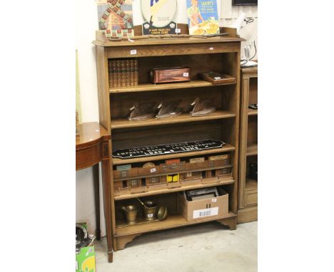 Light oak bookcase in the Arts &amp; Crafts manner with four adjustable shelves 