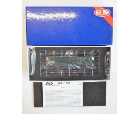 Heljan OO gauge Item 1500 Class 15 diesel electric model locomotive D8200 BR green in mint condition with instructions and se