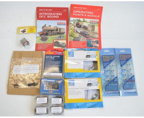 Collection of DCC sound decoders, speakers and lighting sets to include Hornby R8101 TTS Sound Decider for Class 31 locos (8 