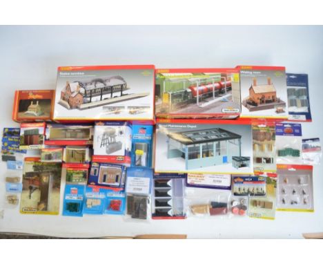 Collection of OO gauge model railway scenic accessories, mostly station/railway maintenance related to include Hornby, Hornby